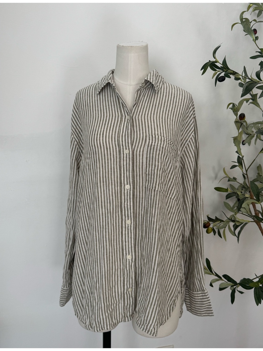 Old Navy Boyfriend Shirt Linen Blend Striped Button Up Long Sleeve Coastal Boho - Picture 4 of 7